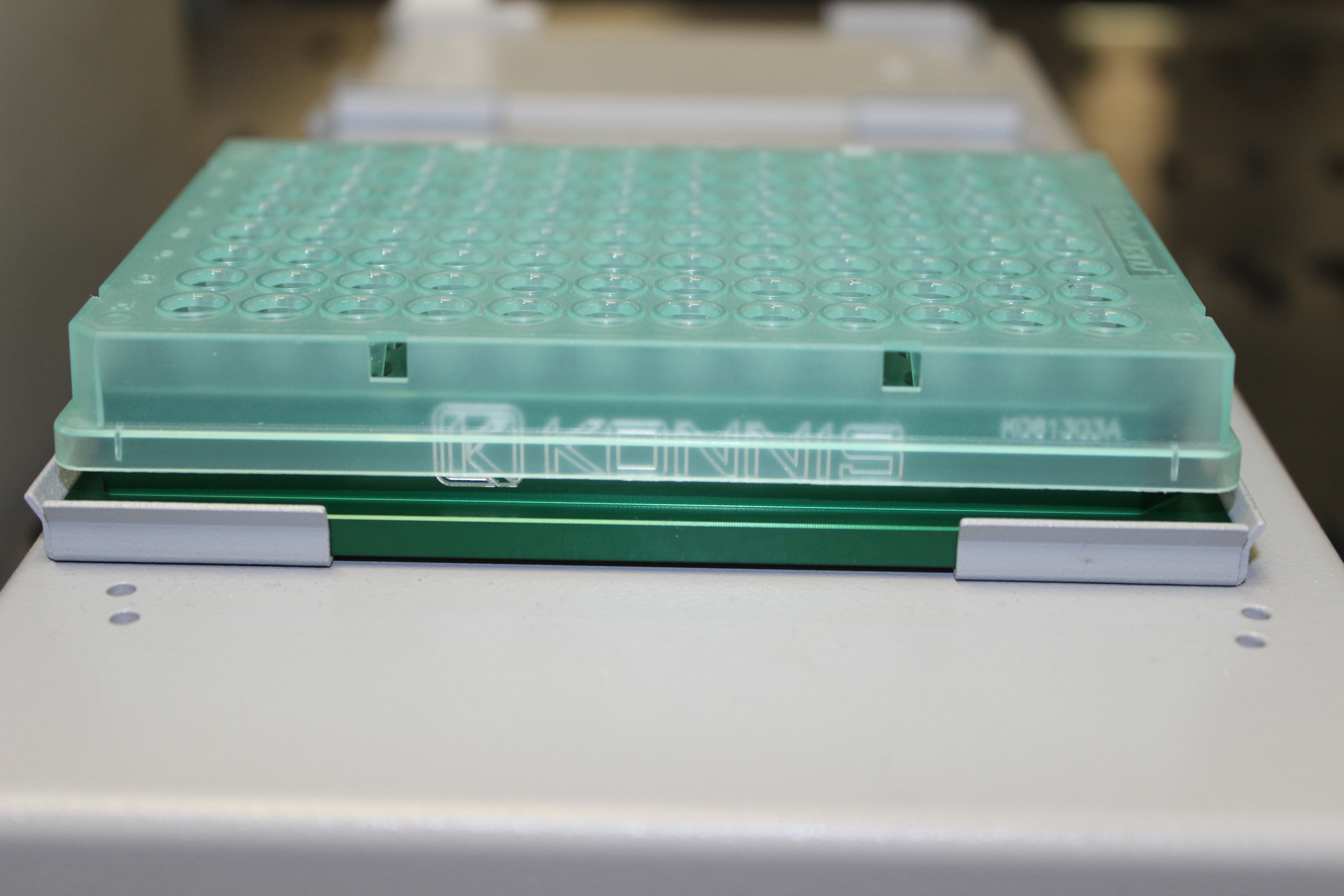 96 well microplate milled with cover